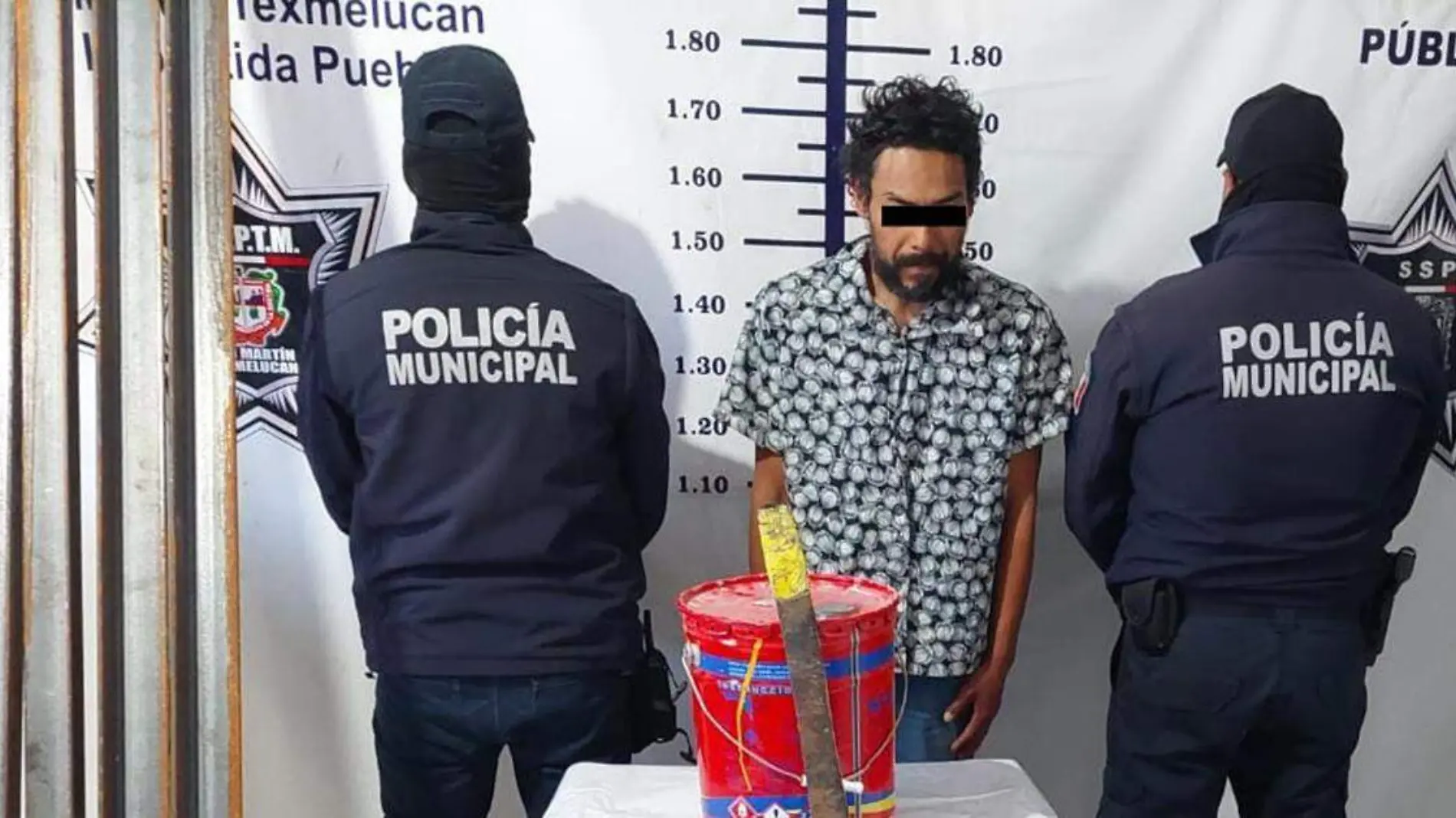 Un masculino fue detenido cuando estaba sustrayendo herramienta y material de trabajo